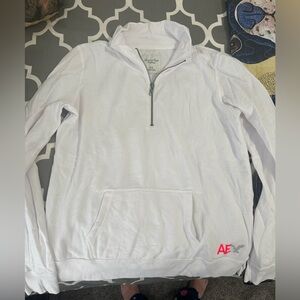 NWOT White AE pullover, perfect condition